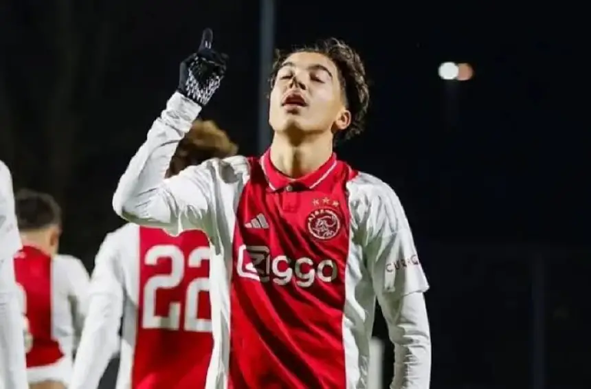 رسمياً.. "موهبة أياكس" ريان بونيدا يختار قميص "الأسود" ويطير لمدريد للاتحاق بمعسكر المنتخب